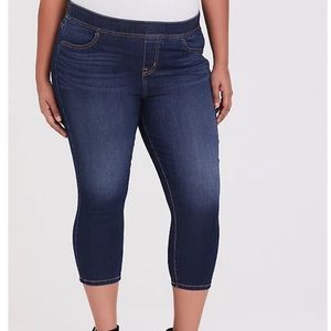 TORRID CROP LEAN JEAN- SUPER STRETCH MEDIUM WASH CAPRIS 1X / 1